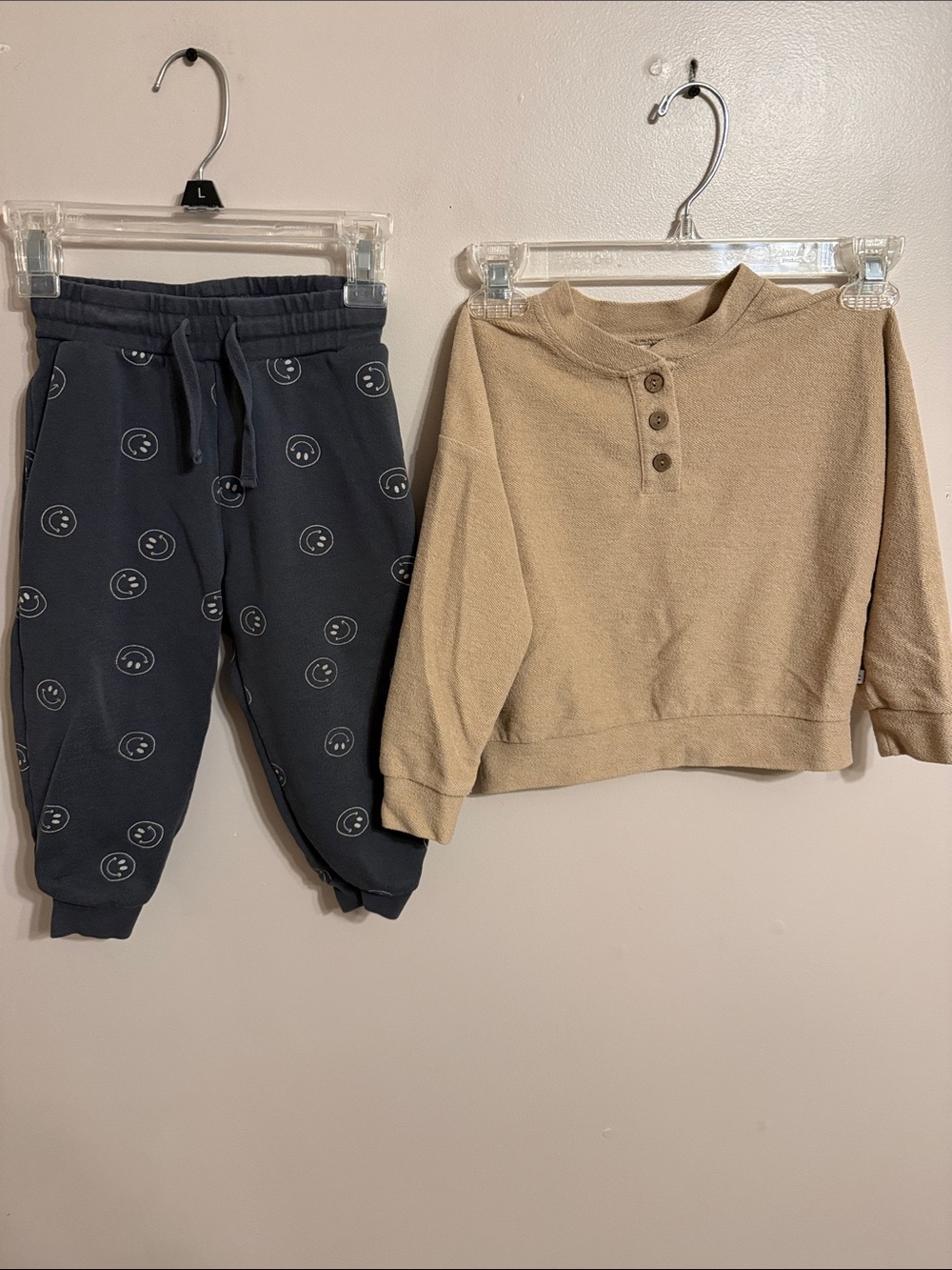 Rylee + Cru Smiley Jogger Sweatpants and Terry Cloth Henley Top Size 2-3 Years